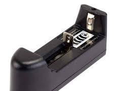 Universal Single Slot Li-ion Battery Charger for 18650 Cells 3.7v Rechargeable Lithium Ion Batteries